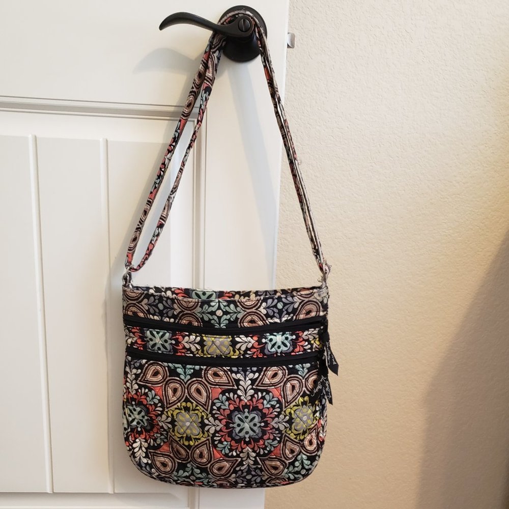 💋🎉HP🎉Vera Bradley Triple Zip Hipster Bag